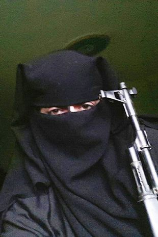 Mother jailed for joining ISIS and posing with guns